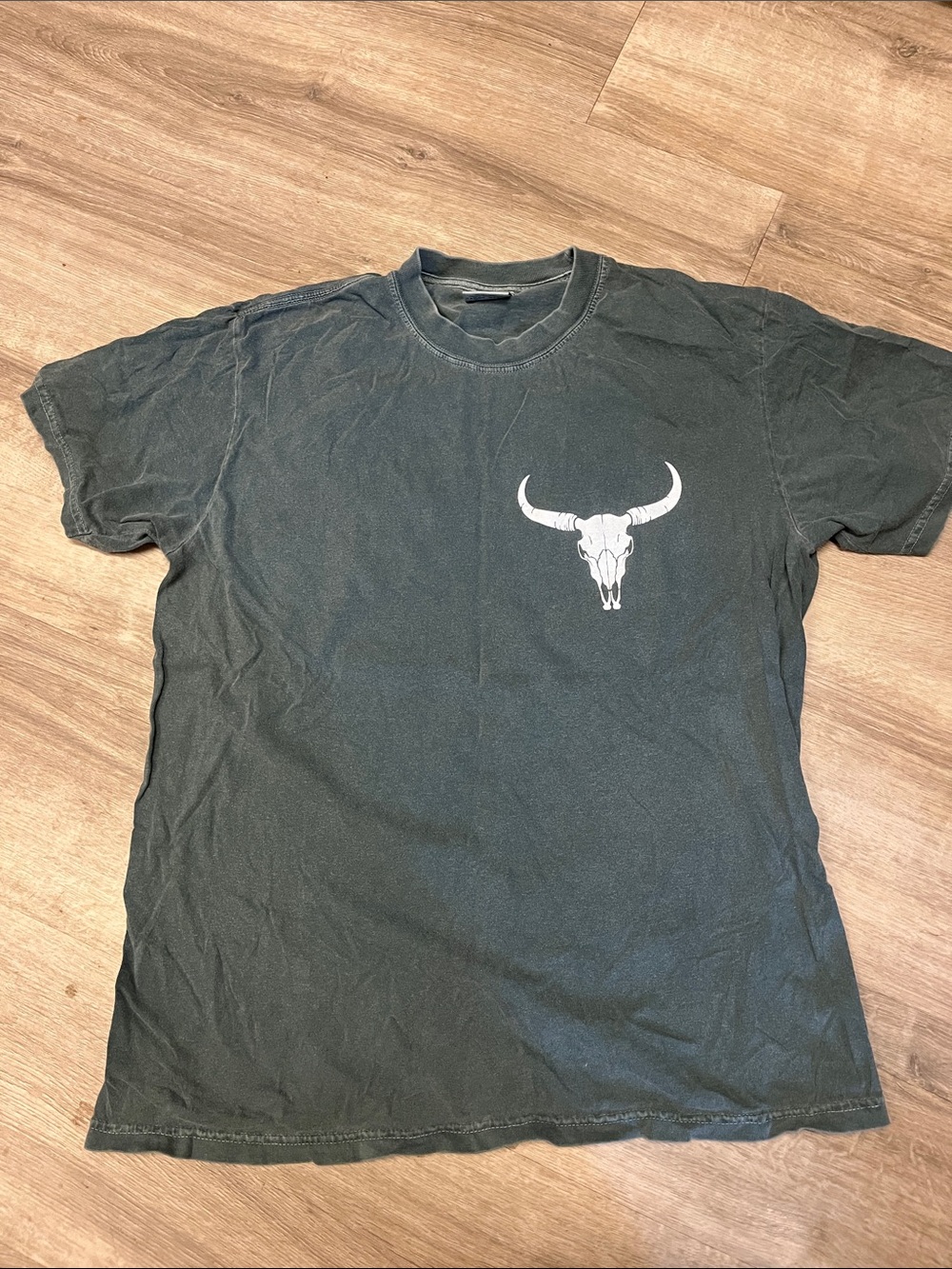 Men's Dark Green Graphic Crewneck T-Shirt with Bull Skull Print